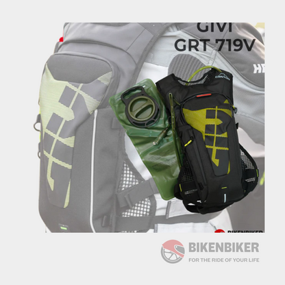 GRT719V Rucksack with Integrated Water Bag, 3 Litres - Givi